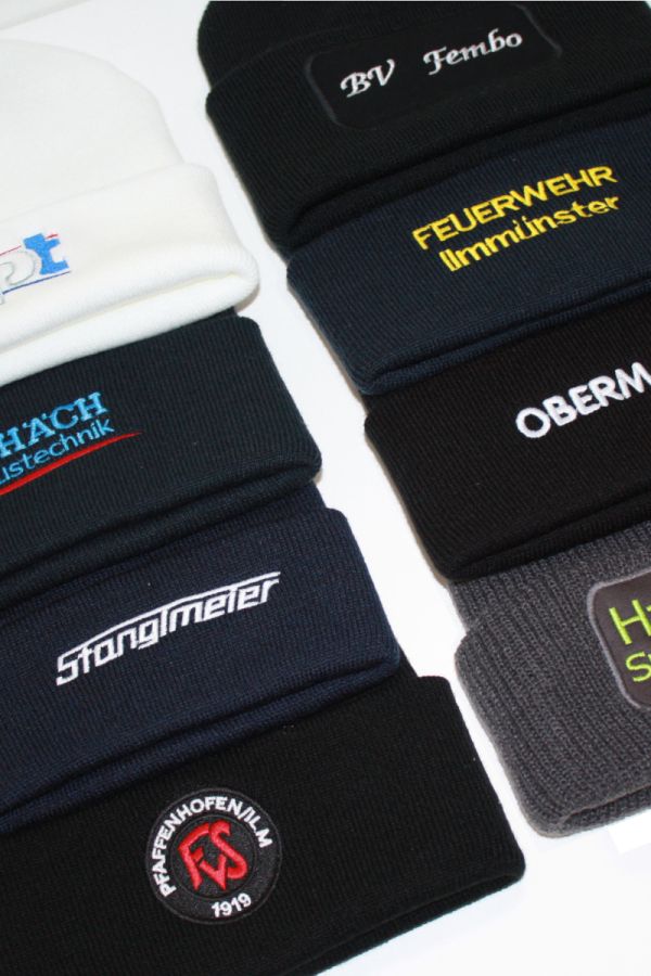 Professionelle Personalisierung, Veredelung und Bestickung von Caps, Mützen und weiteren Accessoires